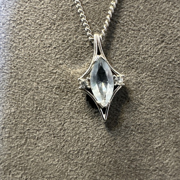 Vintage 1976 Avon Crystal Palace Icy Blue Marquise Rhinestone Pendant Necklace - Picture 2 of 7